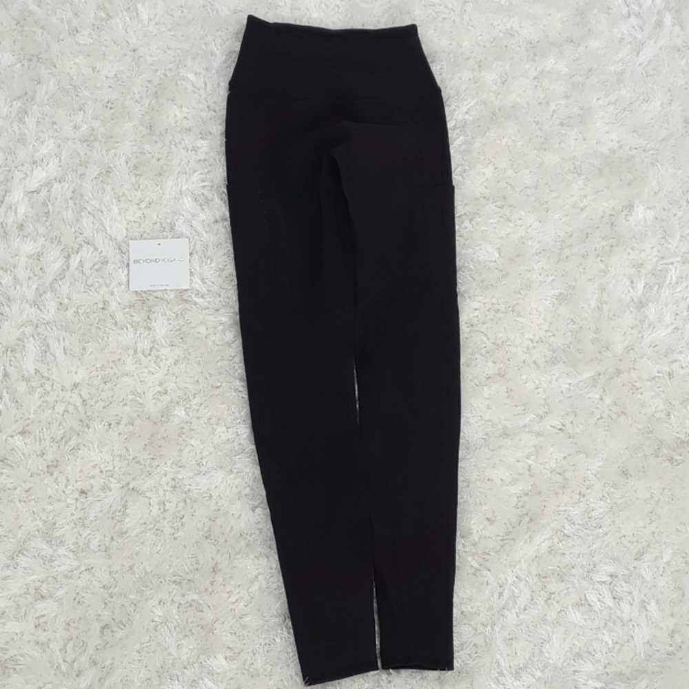 Beyond Yoga side pocket black leggings Small